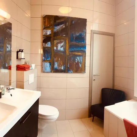 Belle De Nuit Homestay *